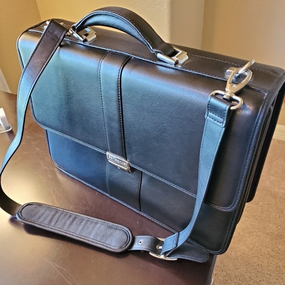 samsonite leather business case